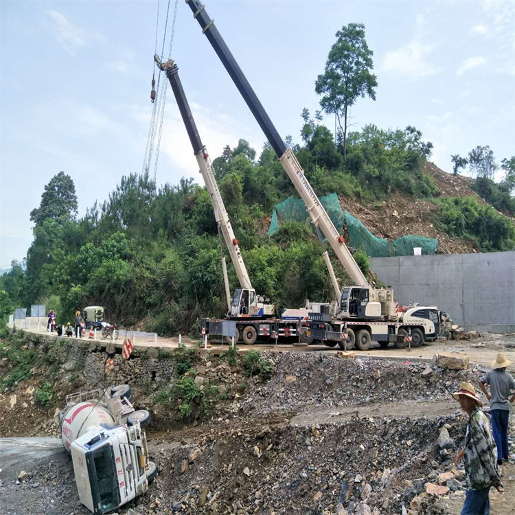 细水乡汽车掉沟里叫吊车救援要多少钱